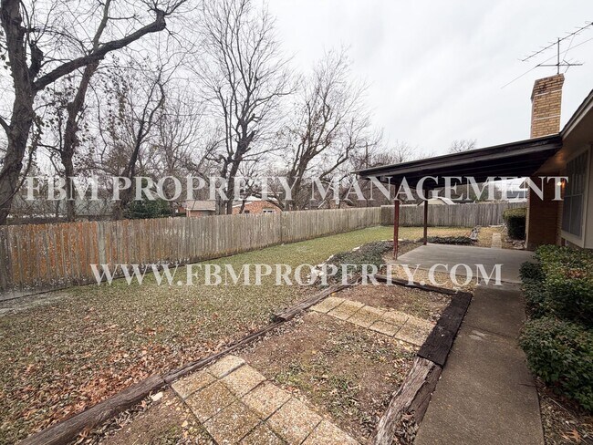 Building Photo - 1103 Scarlet Oaks Cir