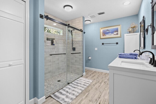 Building Photo - 5922 NW 57th Way