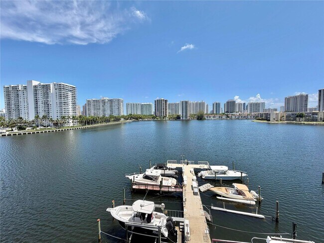 Building Photo - 18081 Biscayne Blvd
