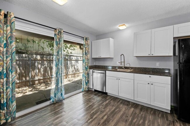 Building Photo - 9011 Quail Valley Dr