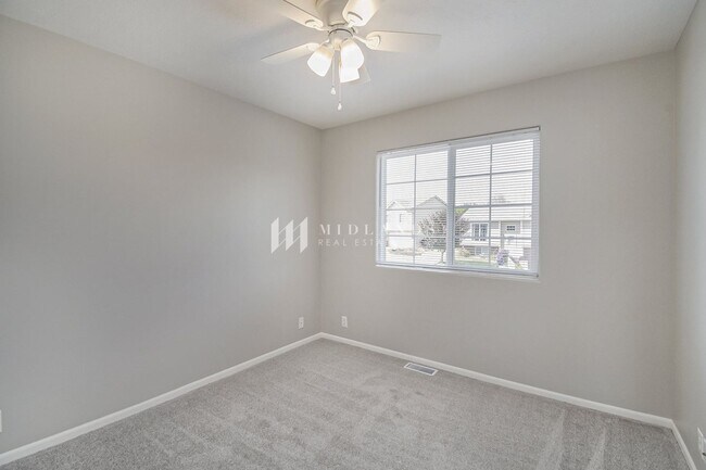 Building Photo - Multi-Level Elkhorn Home