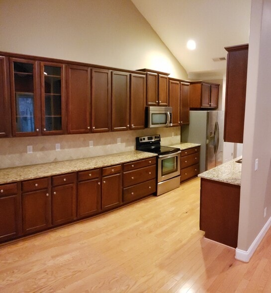 Building Photo - 315 St Nicholas Trl