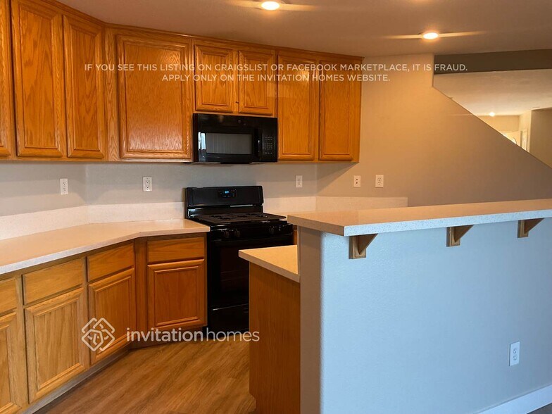 Building Photo - 4820 Golden Shimmer Ave