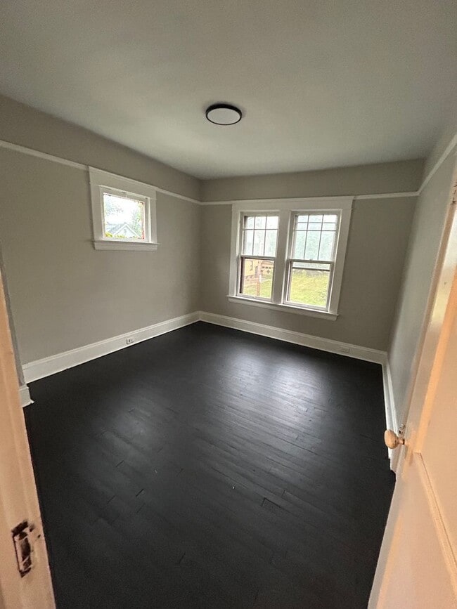 Building Photo - Coming Soon! Section 8 Accepted! Renovatio...