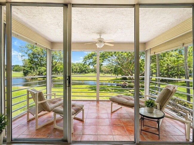 Building Photo - 4015 W Palm Aire Dr