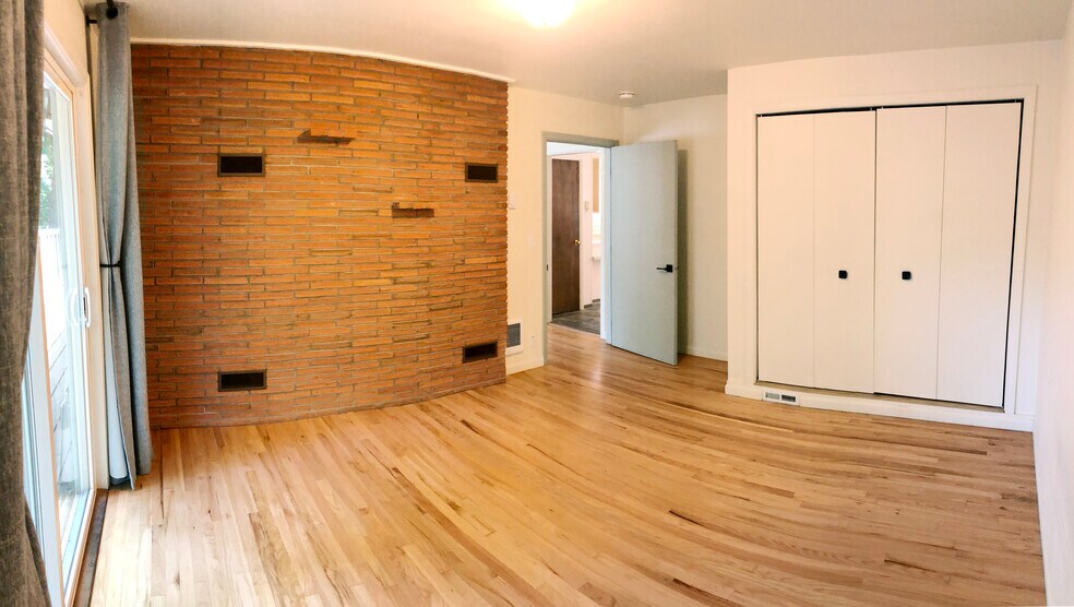 Building Photo - 1015 NE Duncan Ln