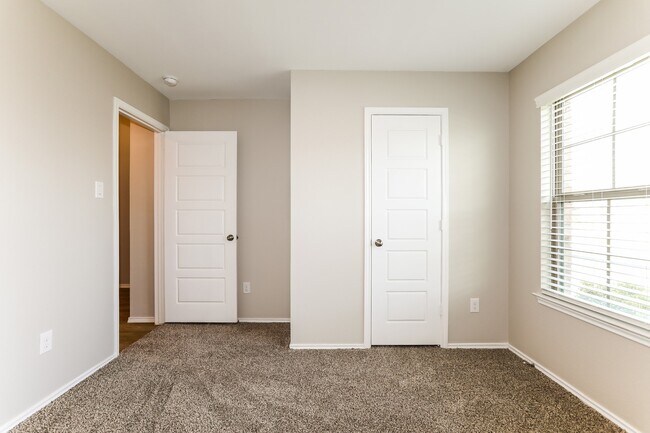 Building Photo - 334 Jewett Meadow Dr