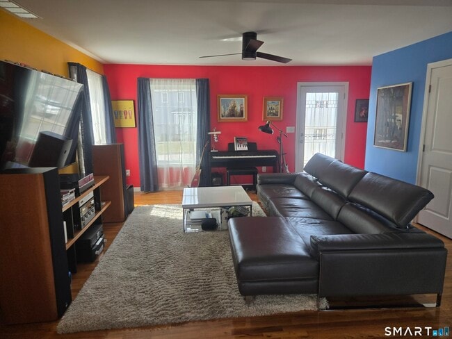 Building Photo - 57 Beachside Ave