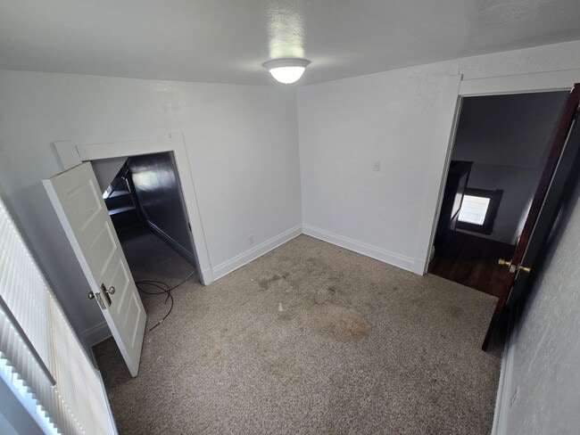Building Photo - 3 Bedroom House