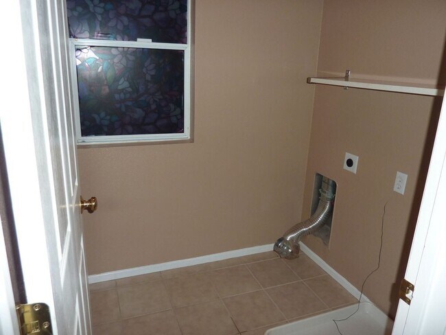 Building Photo - FOR RENT – Available January 10, 2026