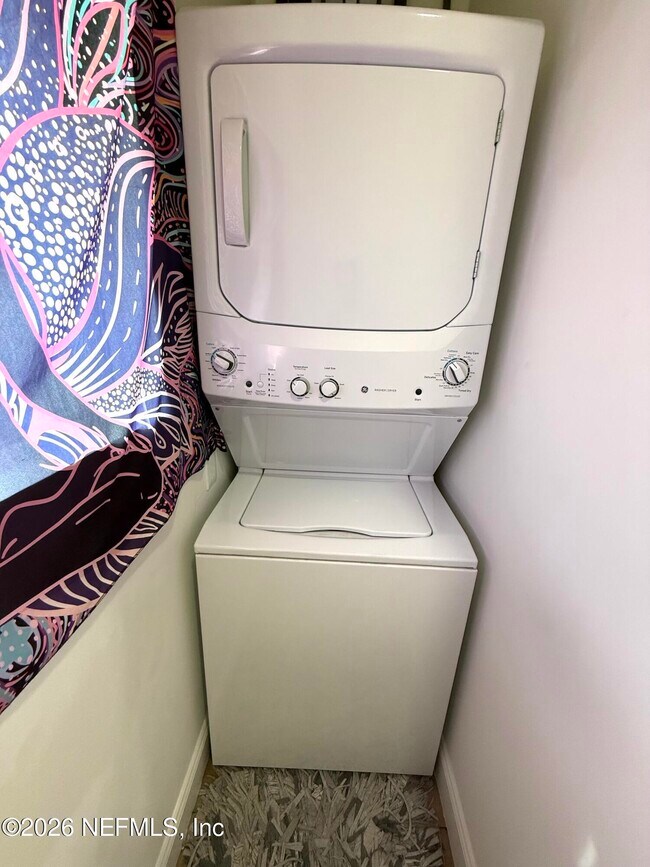 Building Photo - 5352 Appleton Ave