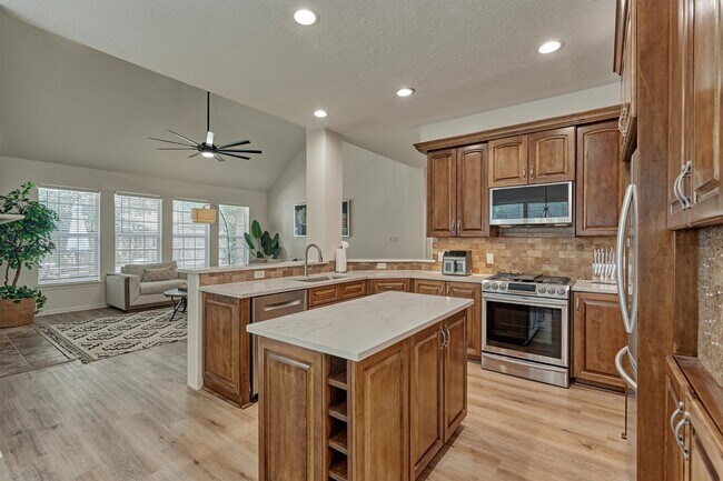 Building Photo - 10 E Sterling Pond Cir