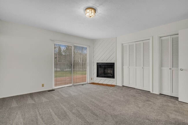 Building Photo - Prime Park Meadows Home