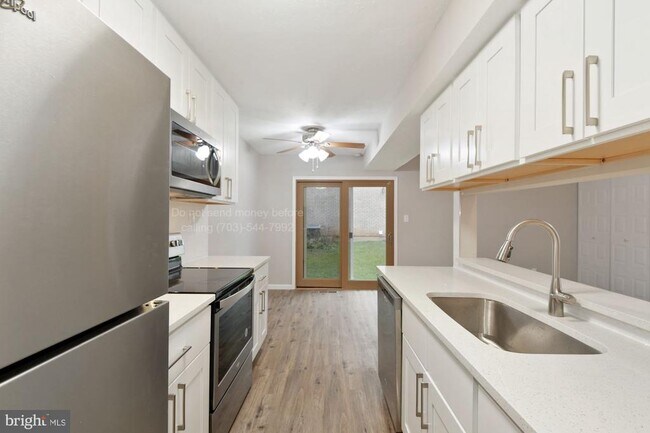 Building Photo - 90 Ridgelawn Rd