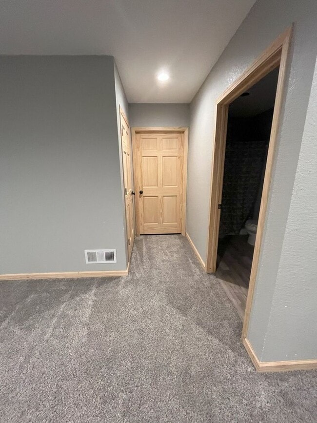 Building Photo - Newly Built 4 bedroom 3 bathroom Twinhome ...
