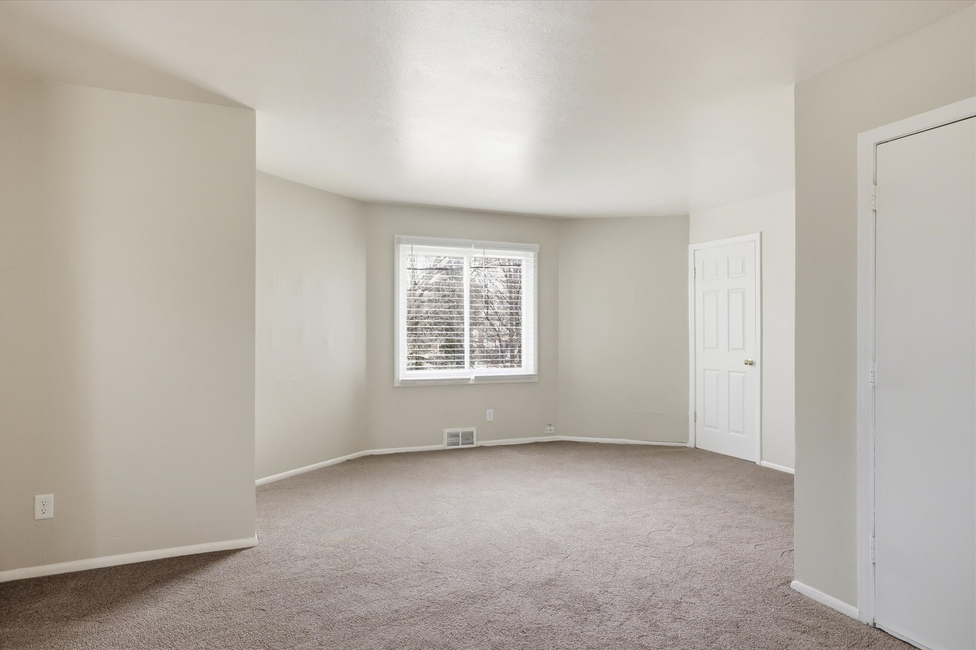Living room with coat closet - 101 W Meinecke Ave