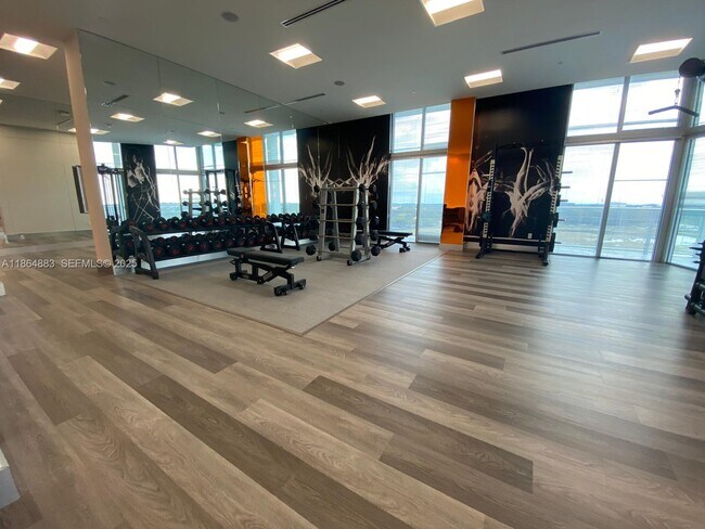 Building Photo - 2000 Metropica Wy