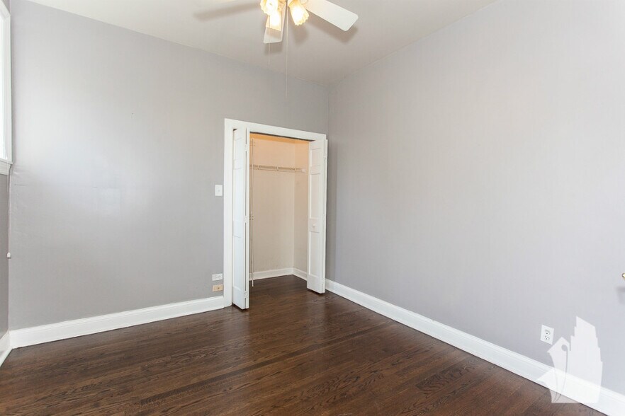 Building Photo - 3852 N Southport Ave