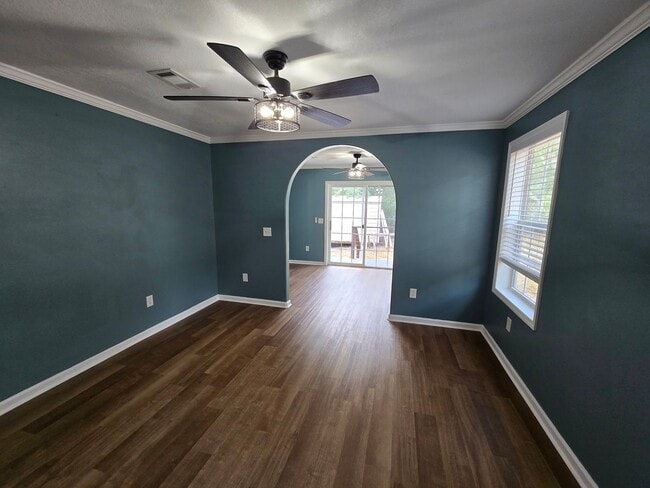 Building Photo - 5527 Lassen St