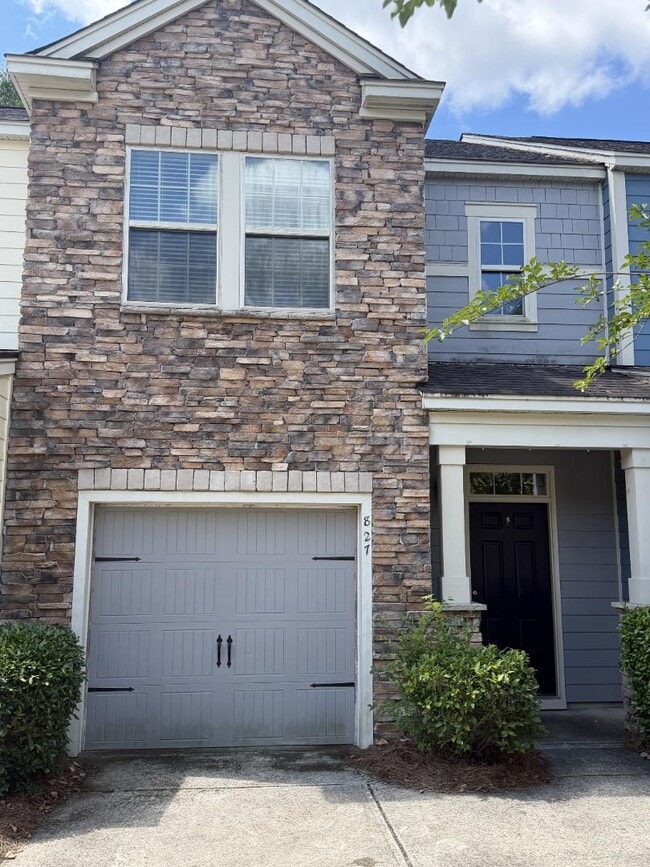 Building Photo - 827 Bibury Ct
