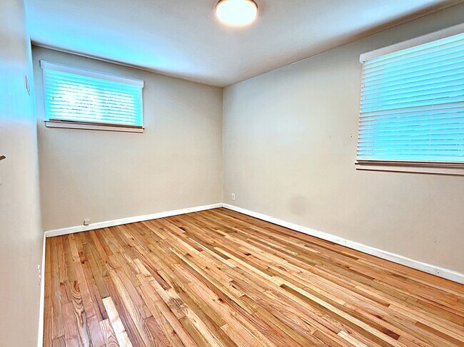 Building Photo - 12820 SW Edgewood St