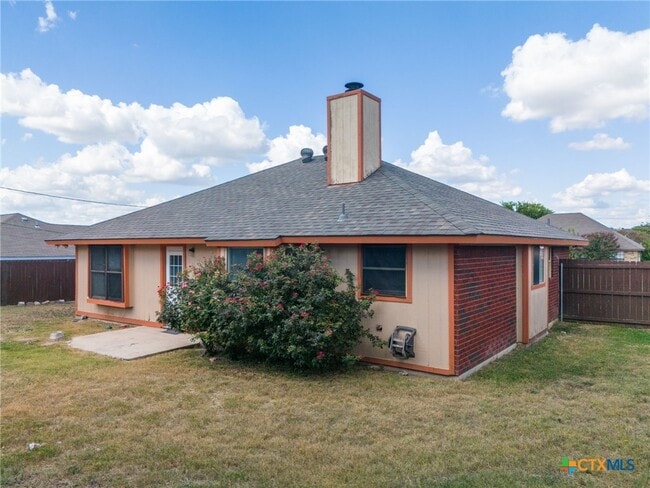Building Photo - 2702 Hemlock Dr