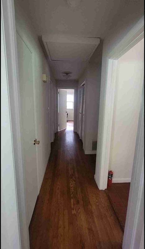 Building Photo - 1 Clearbrook Rd