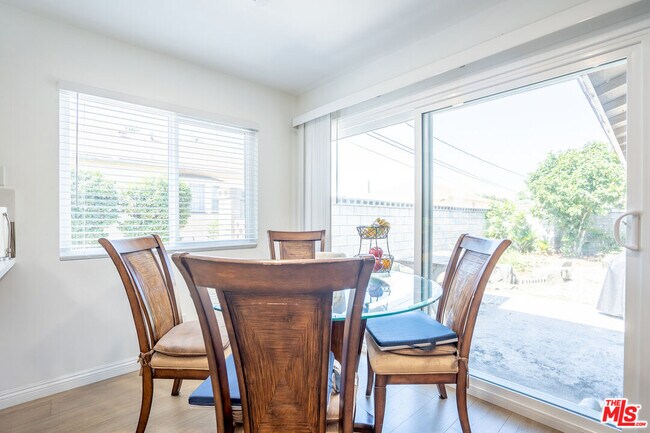 Building Photo - 5533 N Charlotte Ave