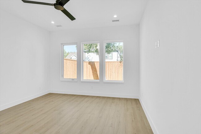 Building Photo - 1711 Nomas St