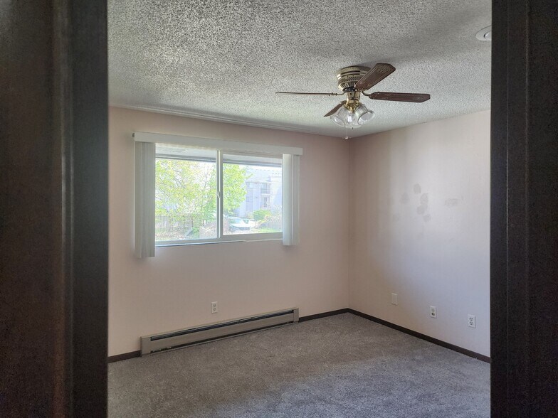 Building Photo - 1328 E 29th Ave