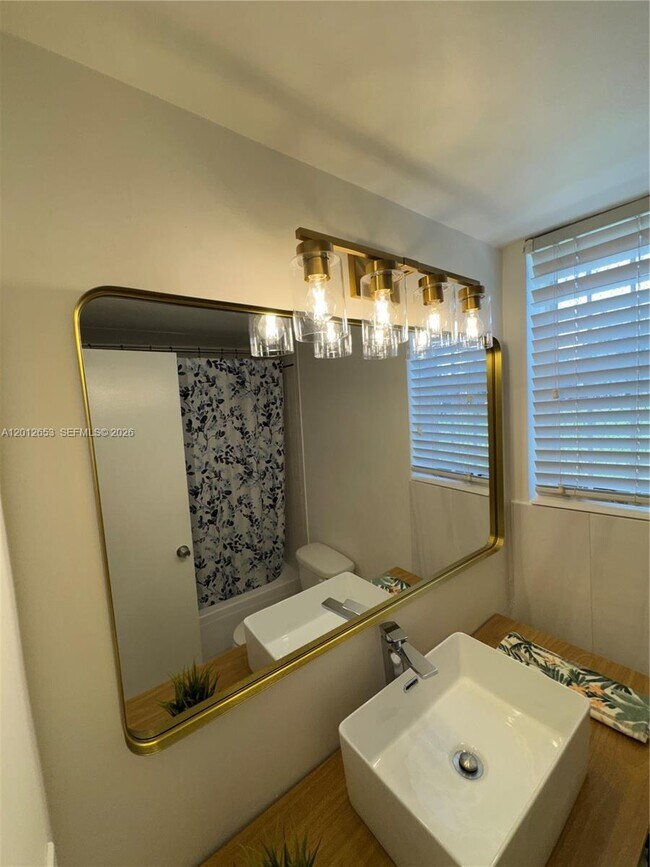 Building Photo - 1460 Ocean Dr