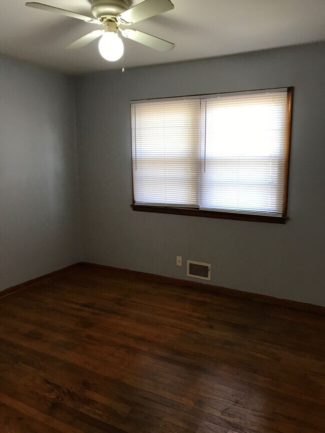 Building Photo - 6640-6642 Askew Ave