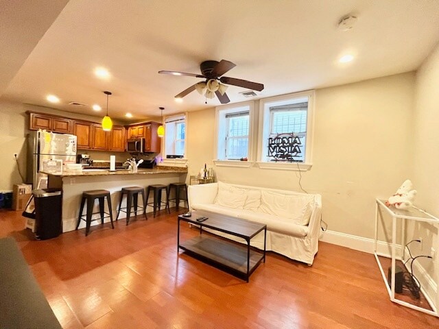 Building Photo - 719 Parker St