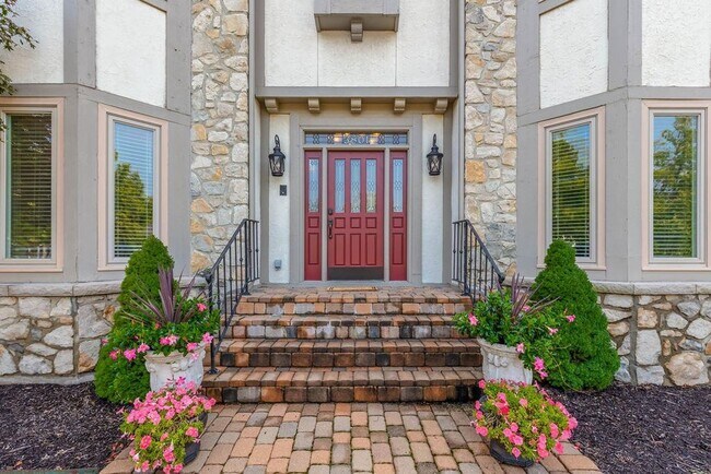 Building Photo - {5801} Spacious 2 Story Home in highly des...