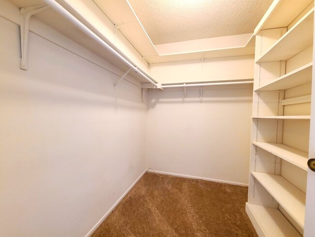 Building Photo - Two-Story, 2-Bedroom Mountain Vista Townho...