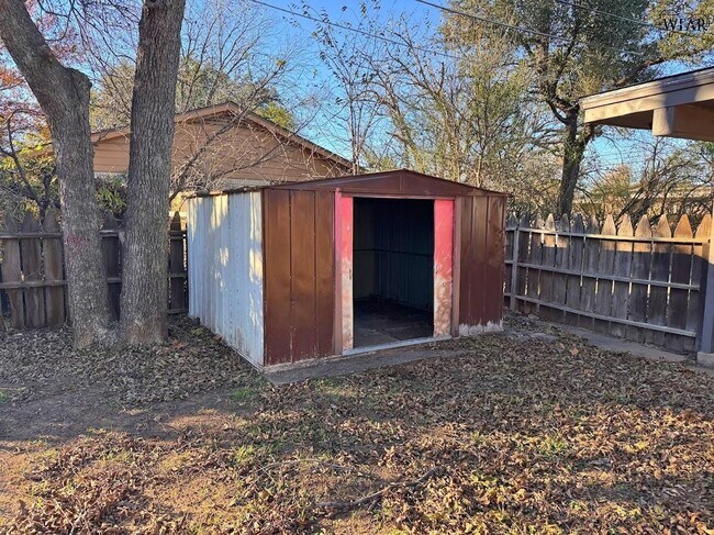 Building Photo - 4200 University Ave