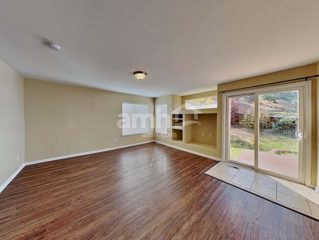 Building Photo - 4892 Waldenwood Dr