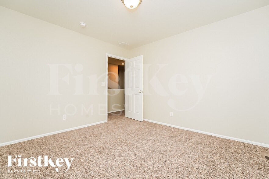 Building Photo - 1069 Cable St