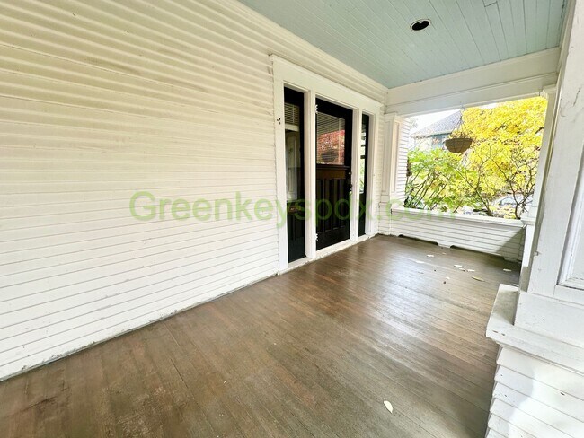 Building Photo - 4727 NE 10th Ave