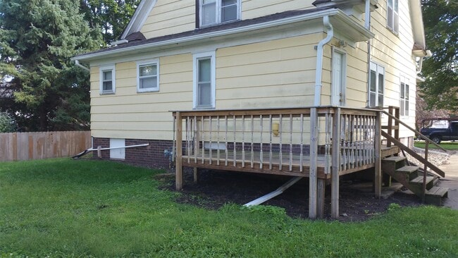 Building Photo - 619 W Elm St