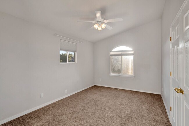 Building Photo - Stunning home on Millstream for rent!