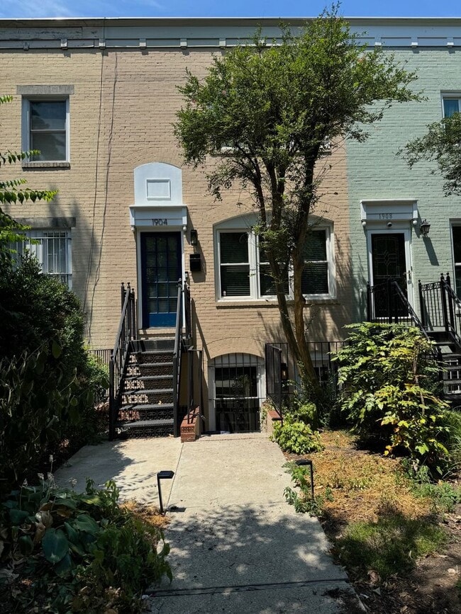 Building Photo - AMAZING Location in Dupont Circle 17th & T-One Bedroom/One Bathroom