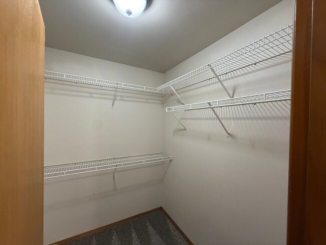 Building Photo - Charming 3 bed, 2.5 bath townhome located ...