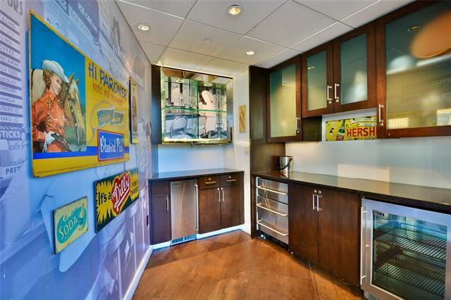 Building Photo - 2600 W 7th St