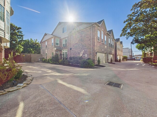 Building Photo - 3811 Jack St