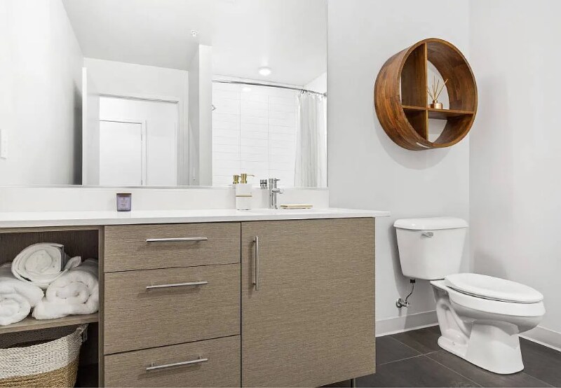 Building Photo - 4577 N Sheridan Rd