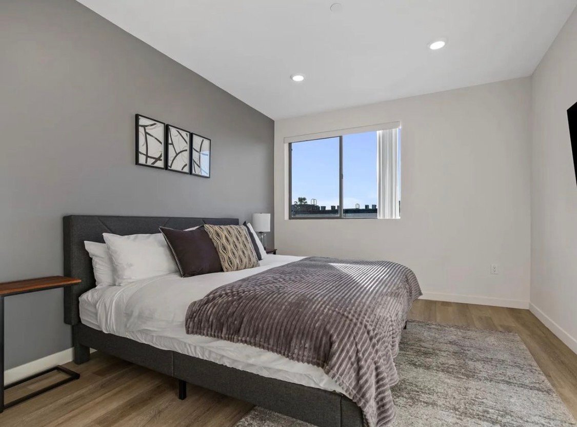 Building Photo - 4725 Radford Ave