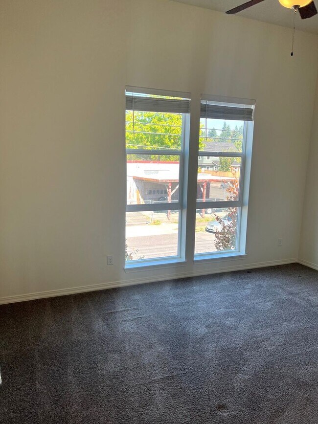 Building Photo - Evergreen Multiplex