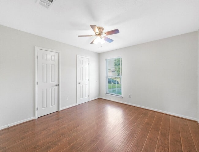 Building Photo - 817 Willow Creek Dr