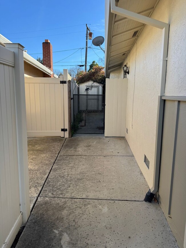 Building Photo - AVAILABLE NOW